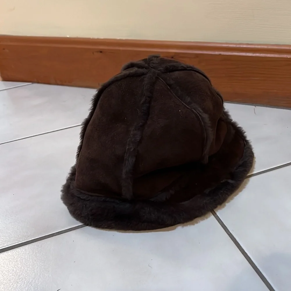 UGG HAT - Picture 2 of 4